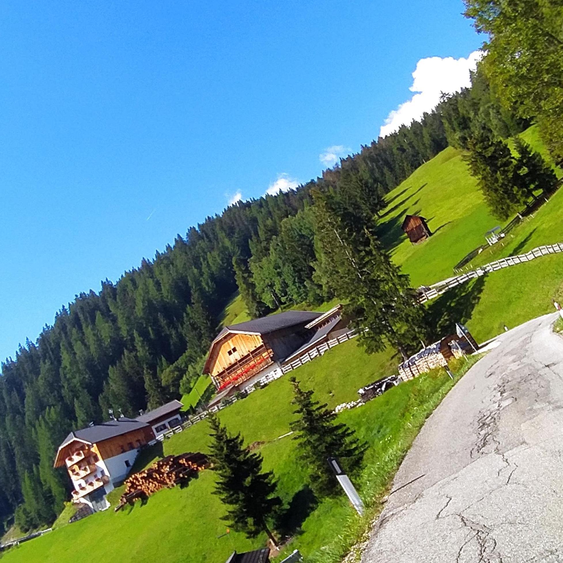 Agriturismo Luech Picedac Ла Вале Екстериор снимка